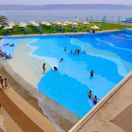 Gai Beach Hotel Tiberias Buitenkant foto