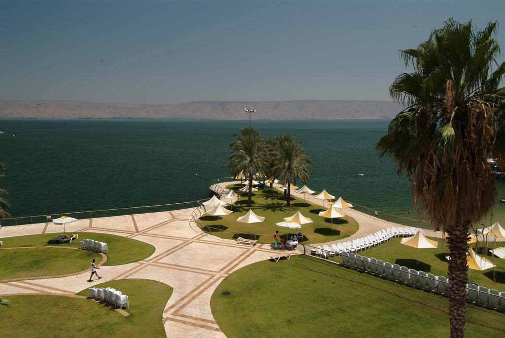 Gai Beach Hotel Tiberias Buitenkant foto