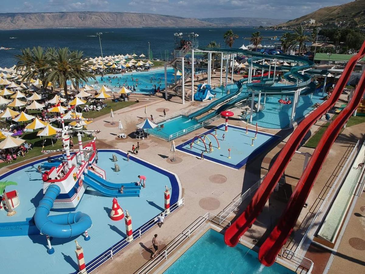 Gai Beach Hotel Tiberias Buitenkant foto