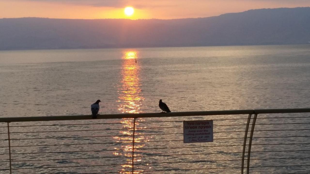 Gai Beach Hotel Tiberias Buitenkant foto