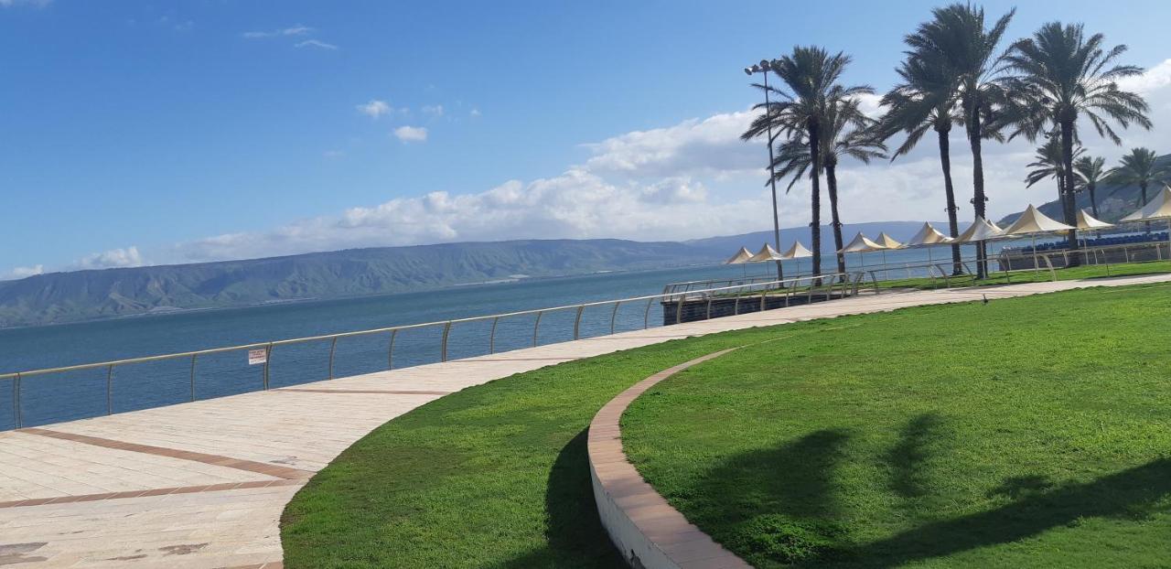 Gai Beach Hotel Tiberias Buitenkant foto