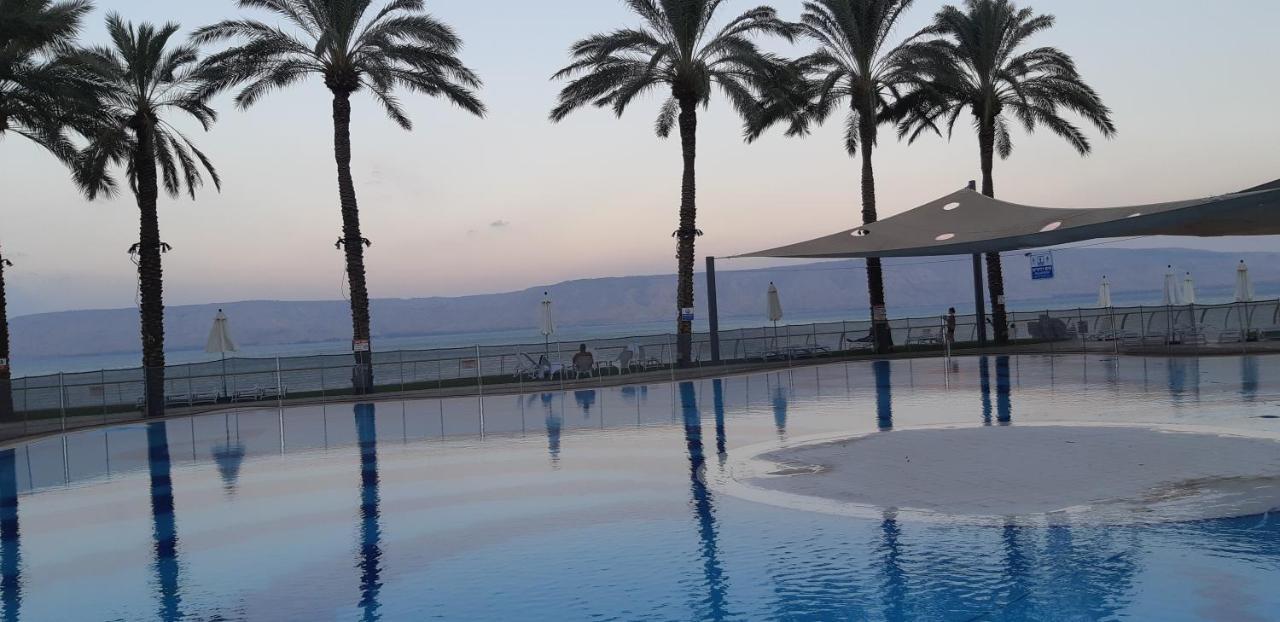 Gai Beach Hotel Tiberias Buitenkant foto